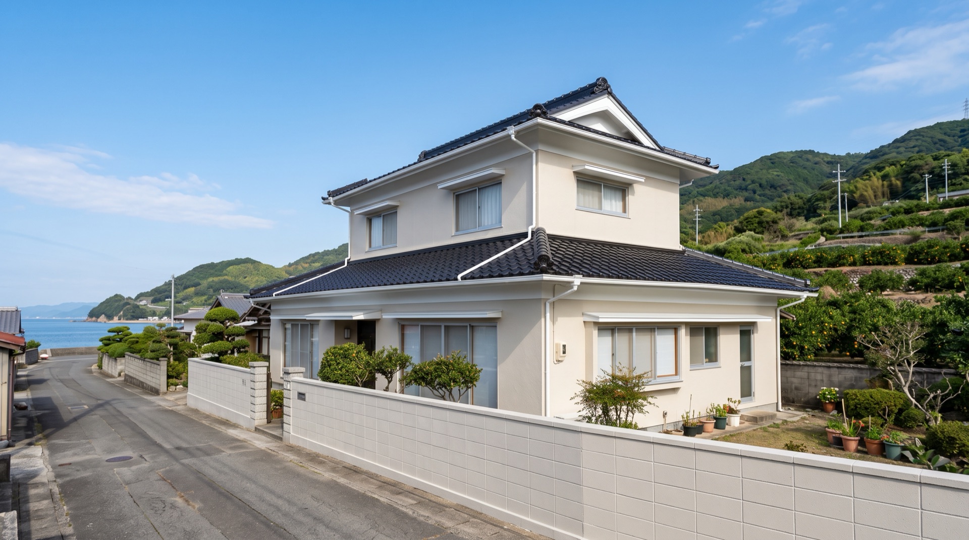 塗り替えを終えた家の外壁と屋根