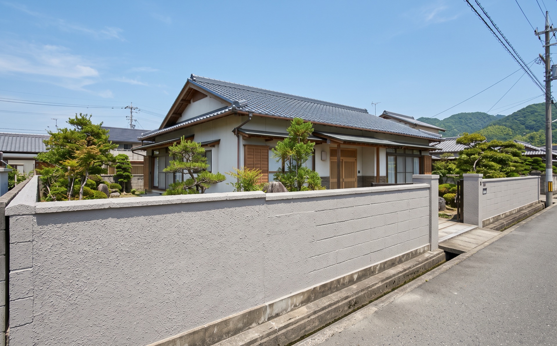塗り替えを終えた塀と外壁